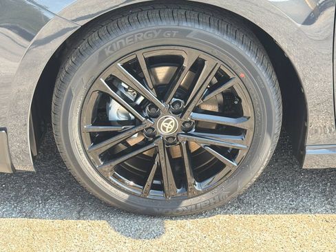 New 2026 Toyota Camry Hybrid FWD image 11