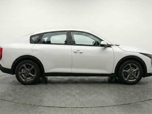 Used 2025 Kia K4 LXS image 11