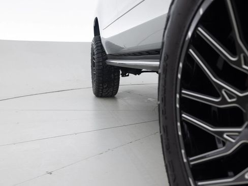 Used 2016 Chevrolet Suburban LTZ image 21