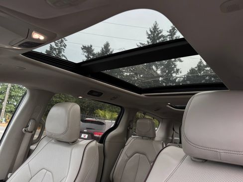 Used 2020 Chrysler Pacifica Limited FWD image 12