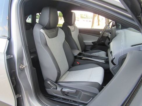 Used 2023 Volkswagen ID.4 Pro image 21