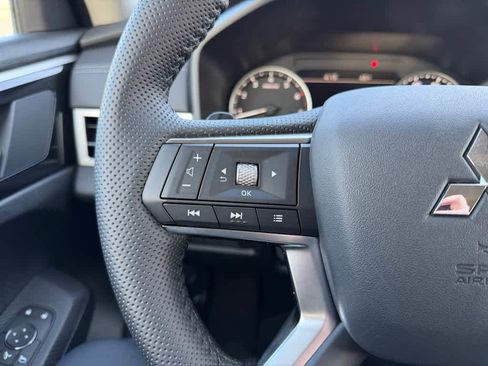 New 2026 Mitsubishi Outlander SEL image 16