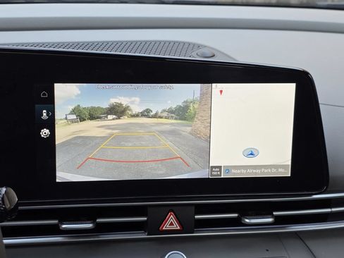 Used 2025 Hyundai Elantra SEL FWD image 13