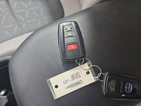 Used 2021 Toyota RAV4 XLE w/ Convenience Package image 28