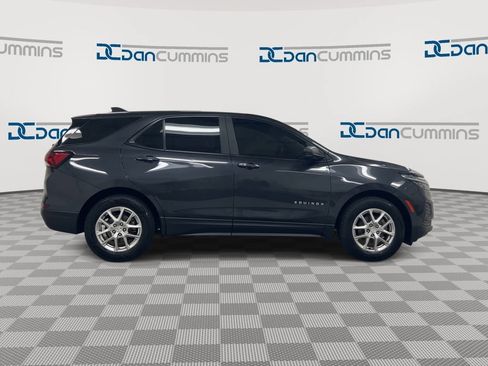 Used 2022 Chevrolet Equinox LS FWD image 9