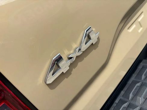 Used 2020 Toyota Tacoma SR5 AWD/4WD image 12