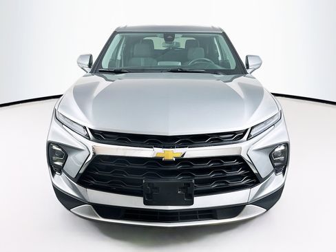 Used 2025 Chevrolet Blazer LT FWD image 2