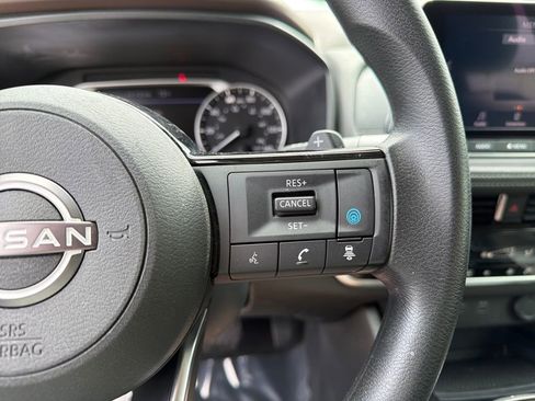 Used 2022 Nissan Rogue SV image 23