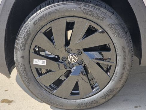 New 2026 Volkswagen Atlas Cross Sport SE FWD image 11