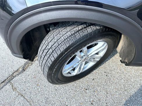 Used 2021 Ford Explorer XLT w/ Equipment Group 202A AWD/4WD image 25
