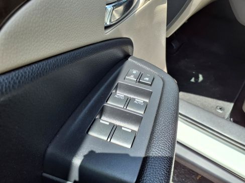 Used 2018 Honda Pilot Touring image 24