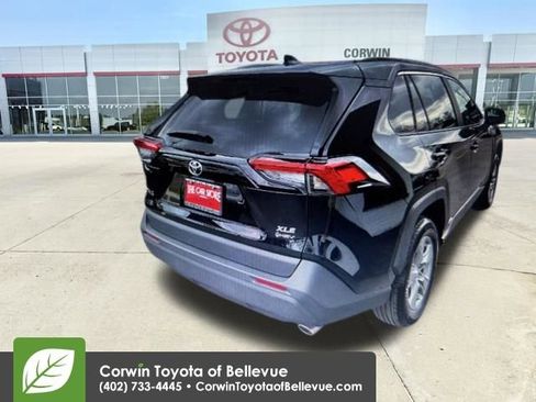 Used 2025 Toyota RAV4 XLE AWD/4WD image 19