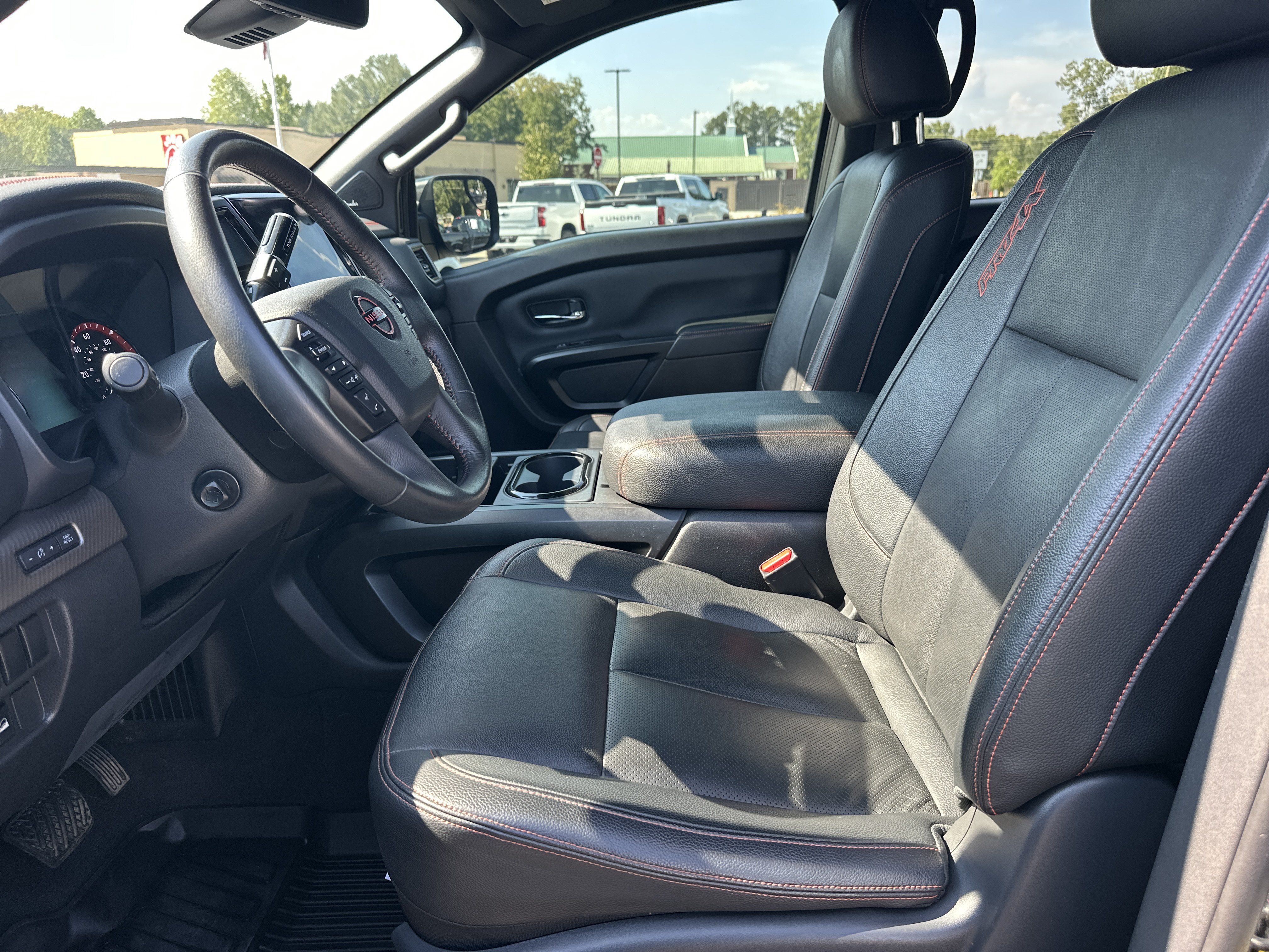 Used 2024 Nissan Titan PRO-4X w/ Pro-4x Convenience Package AWD/4WD image 10