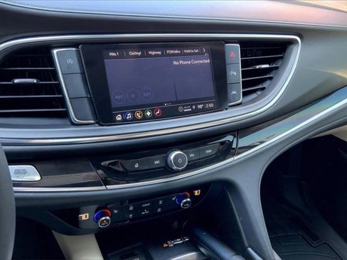 Used 2022 Buick Enclave Essence image 34