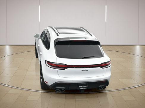 Certified 2026 Porsche Macan AWD/4WD image 36