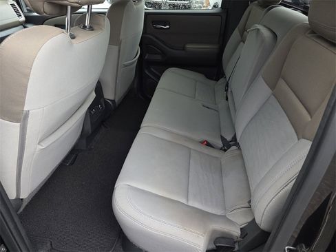 Used 2022 Nissan Frontier SV image 16
