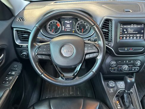 Used 2019 Jeep Cherokee Latitude Plus AWD/4WD image 16