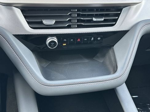 New 2025 Ford Explorer Active w/ Active Comfort Package image 25