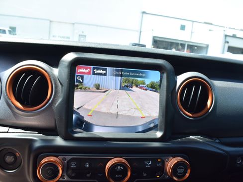Used 2023 Jeep Gladiator Mojave w/ LED Lighting Group AWD/4WD image 18