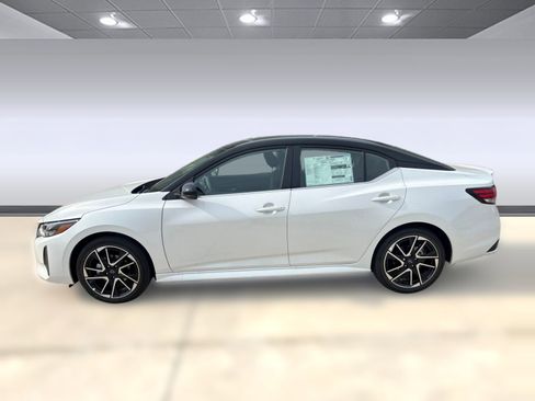 New 2025 Nissan Sentra SR image 2