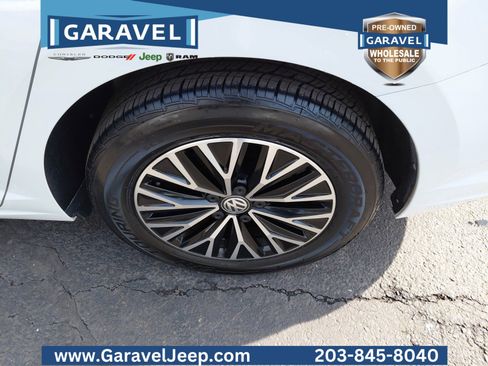 Used 2019 Volkswagen Jetta SE w/ Cold Weather Package image 31