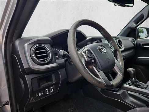 Used 2017 Toyota Tacoma TRD Sport RWD image 9