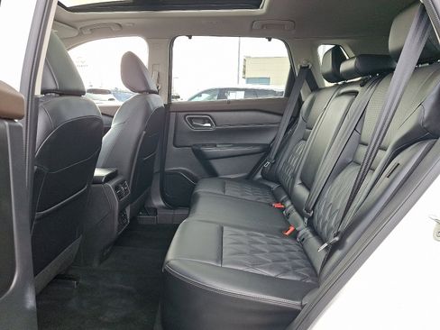 Used 2023 Nissan Rogue Platinum w/ Platinum Premium Package image 10