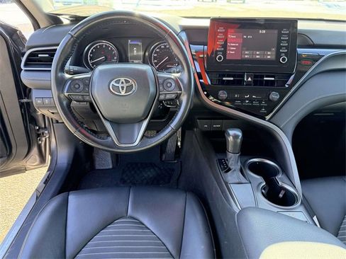 Used 2022 Toyota Camry SE image 2