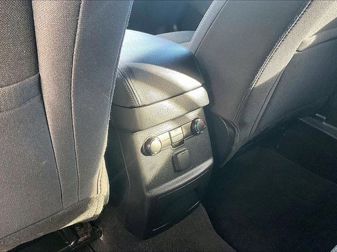 Used 2019 Ford Explorer XLT FWD image 21