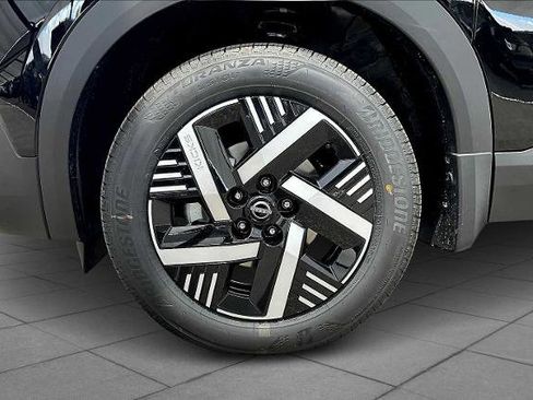 Certified 2025 Nissan Kicks SV FWD image 9