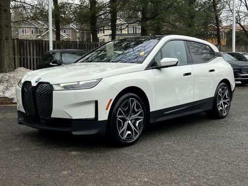Used 2022 BMW iX xDrive50 w/ Convenience Package image 4