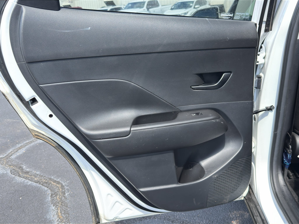 Used 2025 Hyundai Kona SEL FWD image 30
