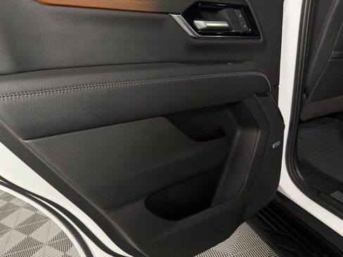 Used 2025 GMC Yukon Denali AWD/4WD image 29