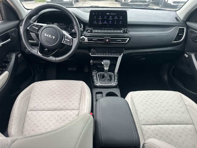 Certified 2023 Kia Seltos SX w/ SX Sunroof Package AWD/4WD image 18