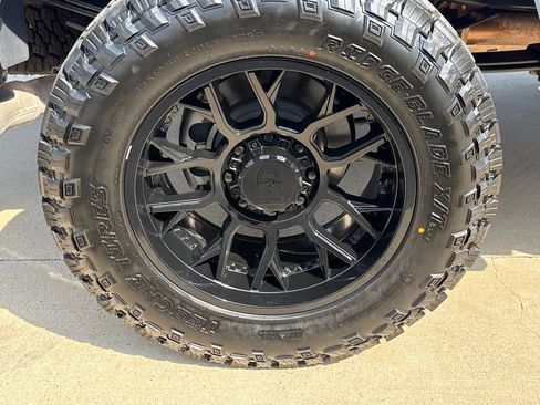 Used 2024 Ford F250 XLT w/ FX4 Off-Road Package AWD/4WD image 9