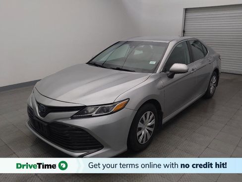 Used 2020 Toyota Camry LE image 1
