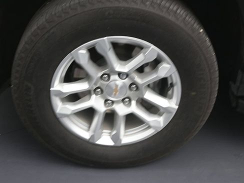 Used 2025 Chevrolet Tahoe LS RWD image 9