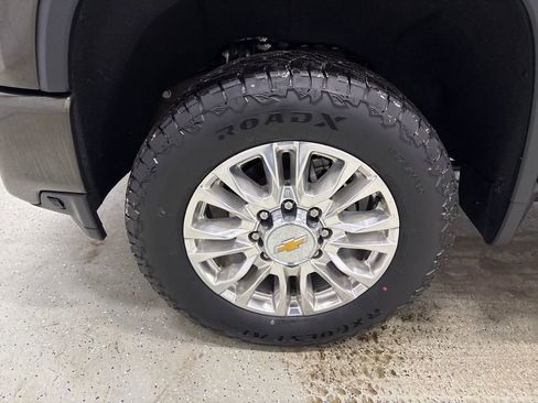Used 2022 Chevrolet Silverado 3500 High Country w/ Z71 Off-Road Package image 8