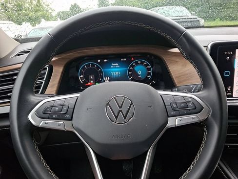 Used 2024 Volkswagen Atlas SE FWD image 19