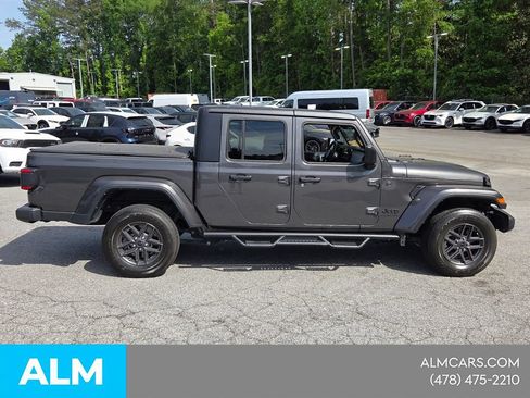 Used 2024 Jeep Gladiator Sport AWD/4WD image 17