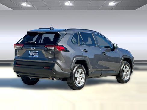 Used 2019 Toyota RAV4 XLE w/ Convenience Package FWD image 8