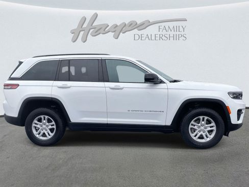 Certified 2024 Jeep Grand Cherokee Laredo image 2