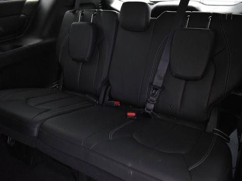Used 2021 Chrysler Pacifica Touring-L w/ S Appearance Package FWD image 18