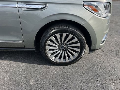 Used 2019 Lincoln Navigator Reserve image 13