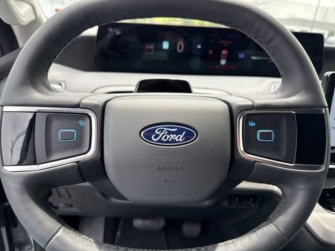 Used 2025 Ford Expedition Active AWD/4WD image 25