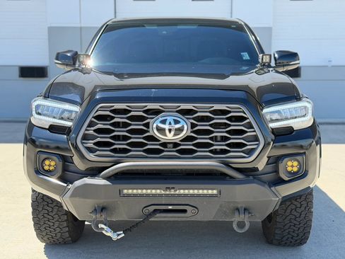 Used 2021 Toyota Tacoma Limited w/ Nightshade Package AWD/4WD image 9