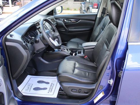 Used 2019 Nissan Rogue SL w/ Premium Package image 13