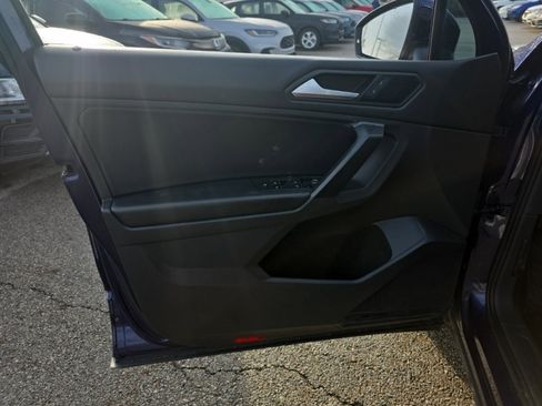 Used 2021 Volkswagen Tiguan SE image 22