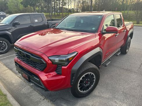 Certified 2024 Toyota Tacoma TRD Off-Road image 2