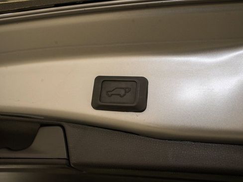 Used 2023 Toyota RAV4 Limited image 6